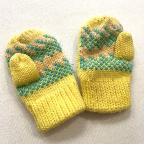 Vintage 1980s Toddler Mittens For Winter - Picture 2 of 5